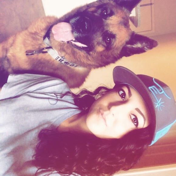 Meet your Posher, Melissa - Picture 2 of 5